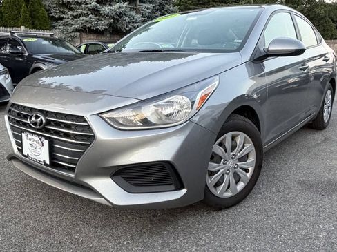 Used 2022 Hyundai Accent SE FWD image 2