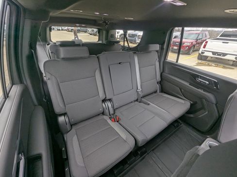 New 2026 Chevrolet Suburban LS image 15