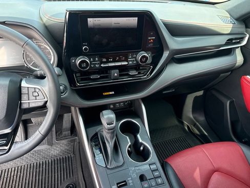 Used 2023 Toyota Highlander XSE FWD image 8