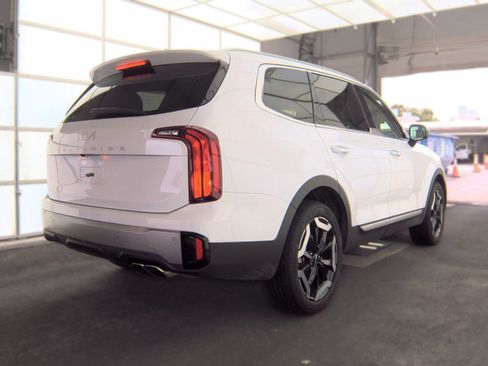 Used 2025 Kia Telluride S FWD image 2