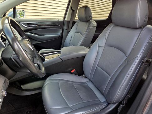 Used 2020 Buick Enclave Essence image 12
