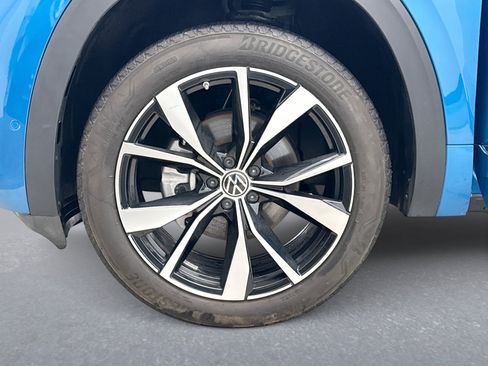 Used 2024 Volkswagen Atlas Cross Sport SEL Premium R-Line image 28