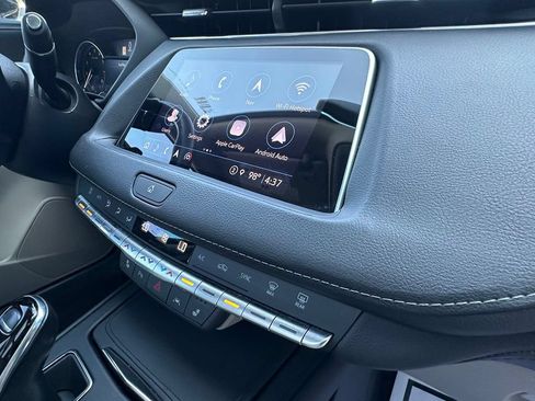 Used 2022 Cadillac XT4 Luxury w/ Cold Weather Package FWD image 12