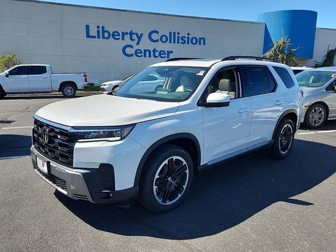 New 2026 Honda Pilot Touring image 3