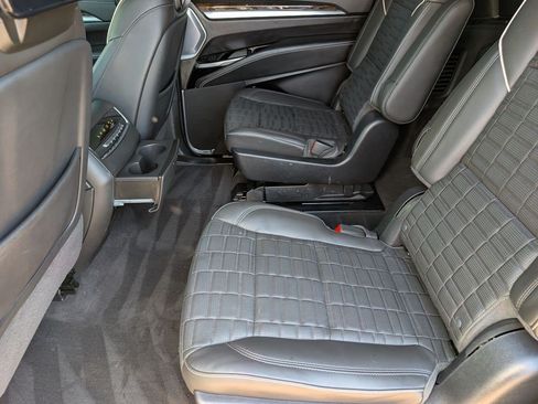 Used 2025 Cadillac Escalade ESV Sport Platinum w/ LPO, ONYX Package AWD/4WD image 17