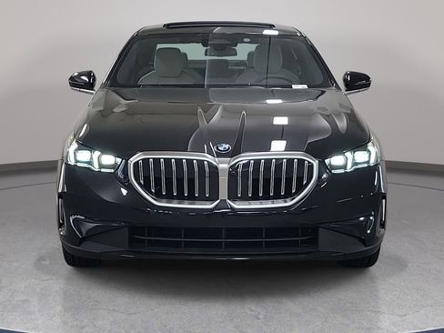 New 2026 BMW 530i w/ Premium Package image 2