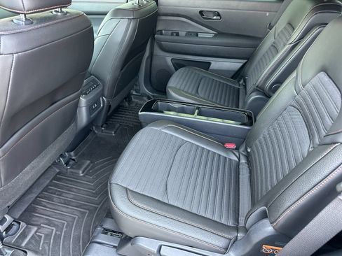 Used 2025 Nissan Pathfinder Rock Creek AWD/4WD image 11