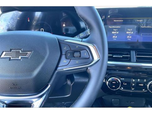 Used 2025 Chevrolet Trax ACTIV w/ Driver Confidence Package FWD image 21