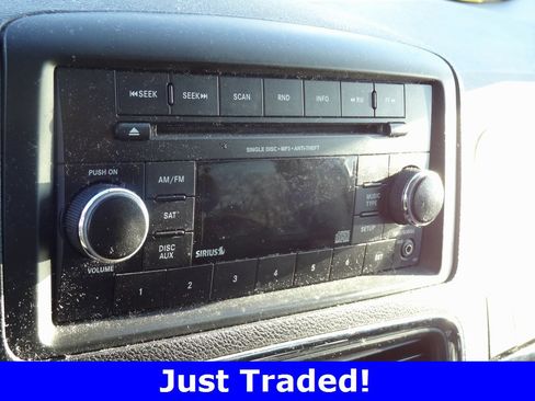 Used 2016 Dodge Grand Caravan SXT image 11