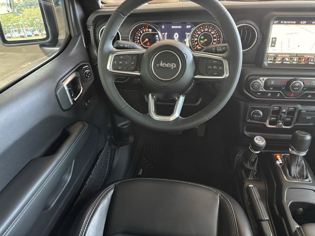 Used 2023 Jeep Gladiator Overland AWD/4WD image 12