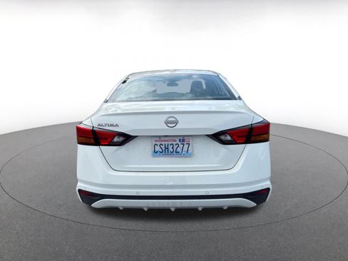Used 2025 Nissan Altima 2.5 SV FWD image 6