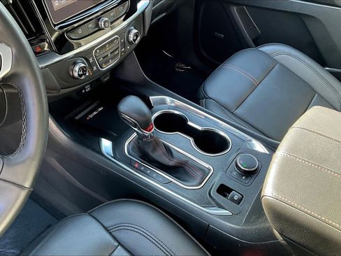 Used 2023 Chevrolet Traverse RS image 19