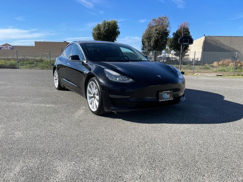 Used 2020 Tesla Model 3 Standard Range Plus image 3