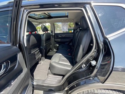 Used 2017 Nissan Rogue SL w/ SL Premium Package AWD/4WD image 10