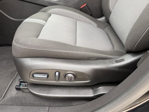 Used 2025 Chevrolet Blazer LT image 30