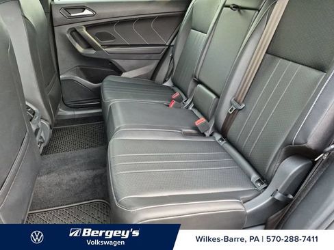 Certified 2022 Volkswagen Tiguan SE R-Line AWD/4WD image 25
