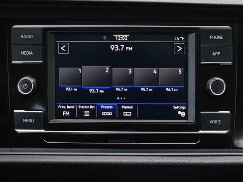 Used 2024 Volkswagen Jetta SE image 15