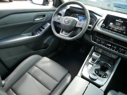 Certified 2026 Nissan Rogue Dark Armor AWD/4WD image 9