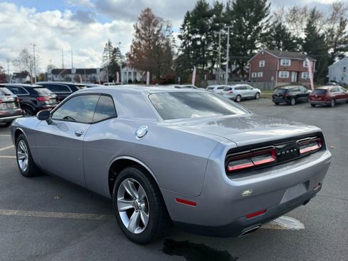 Used 2016 Dodge Challenger SXT image 5