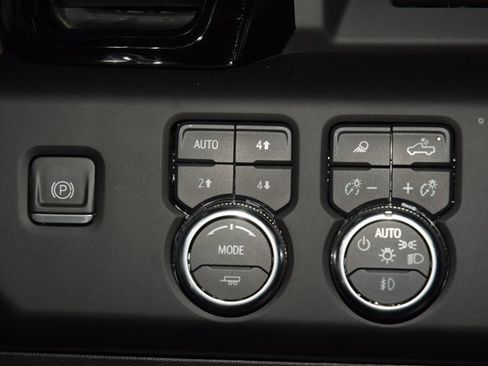 Used 2024 GMC Sierra 2500 AT4 w/ AT4 Premium Plus Package image 38