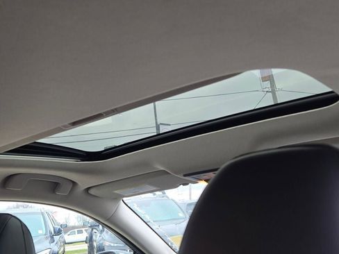 Used 2025 Nissan Sentra SR w/ SR Premium Package image 15