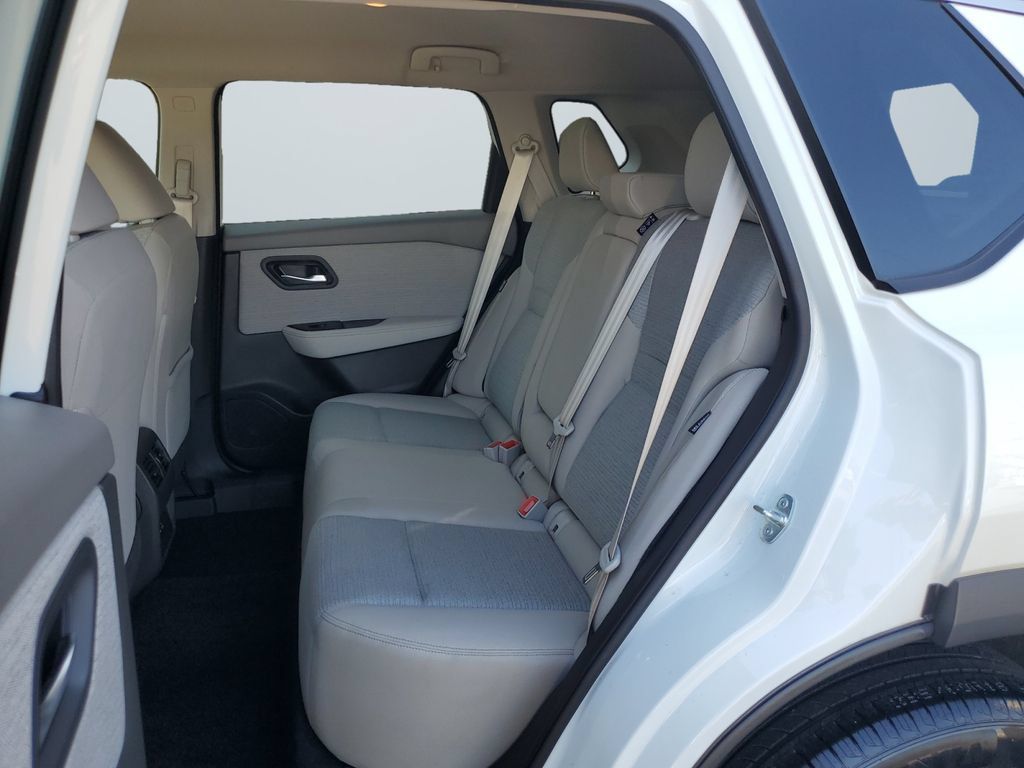 Used 2023 Nissan Rogue SV AWD/4WD image 13