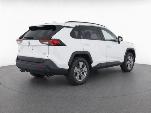 Used 2022 Toyota RAV4 XLE w/ Convenience Package AWD/4WD image 5