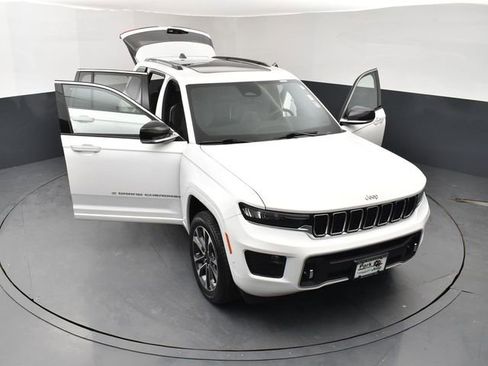 Used 2023 Jeep Grand Cherokee Overland w/ Luxury Tech Group IV AWD/4WD image 25
