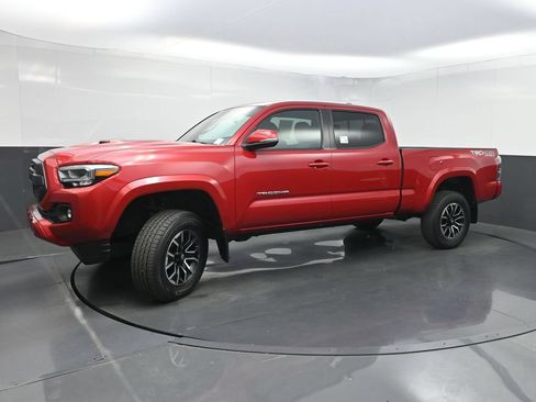 Used 2022 Toyota Tacoma TRD Sport w/ Technology Package AWD/4WD image 21