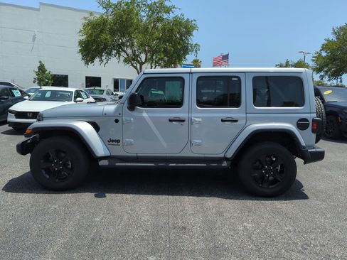 Used 2022 Jeep Wrangler Unlimited Sahara AWD/4WD image 8