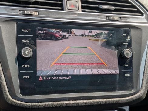 Used 2023 Volkswagen Tiguan SE w/ Panoramic Sunroof Package AWD/4WD image 25