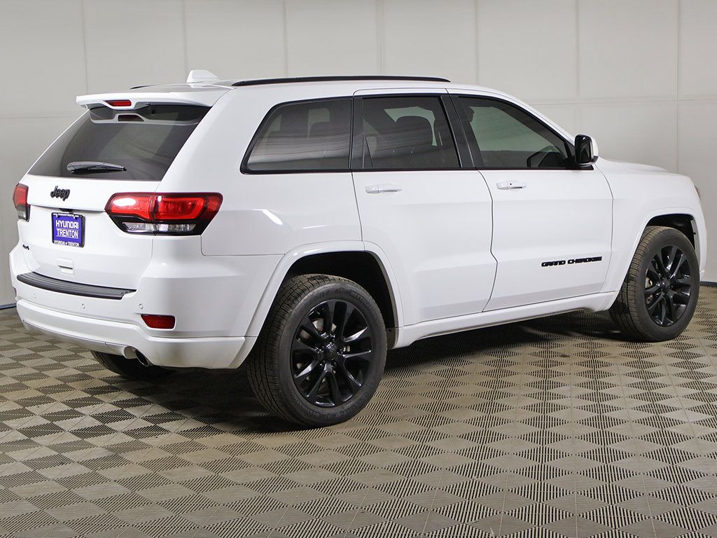 Used 2020 Jeep Grand Cherokee Altitude AWD/4WD image 10