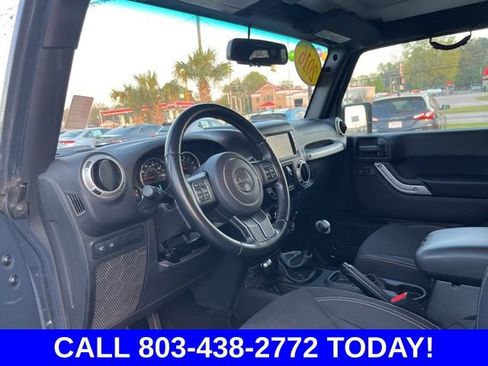 Used 2016 Jeep Wrangler Unlimited Rubicon w/ Connectivity Group AWD/4WD image 6