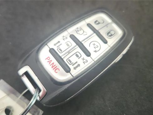 Used 2023 Chrysler Pacifica Touring-L FWD image 21