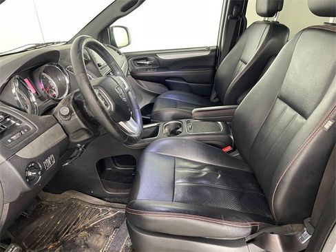 Used 2017 Dodge Grand Caravan GT image 2
