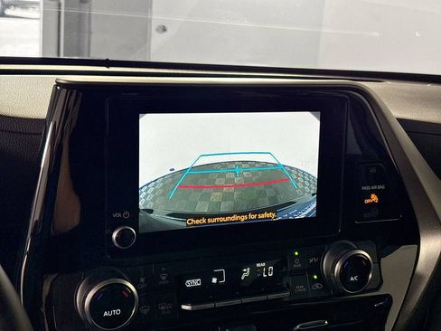 Used 2023 Toyota Highlander LE image 16