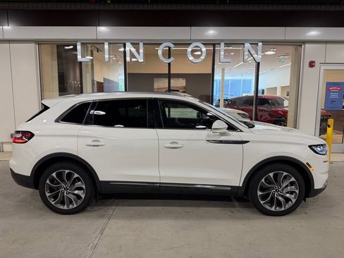 Used 2023 Lincoln Nautilus Reserve AWD/4WD image 4