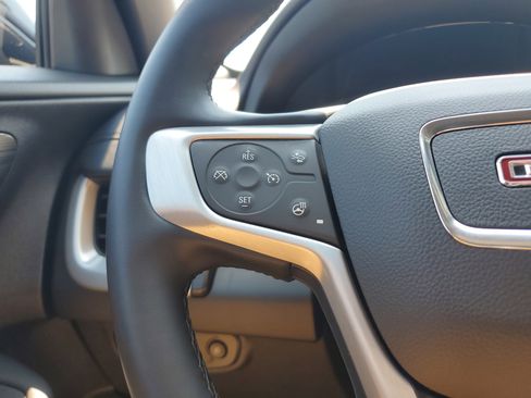 Used 2024 GMC Terrain SLT image 24