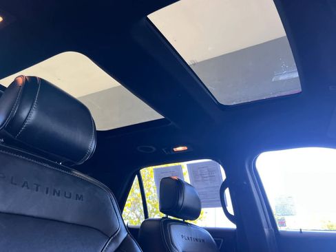 Used 2017 Ford Explorer Platinum image 19