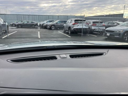 Used 2025 Chevrolet Trax LT image 18