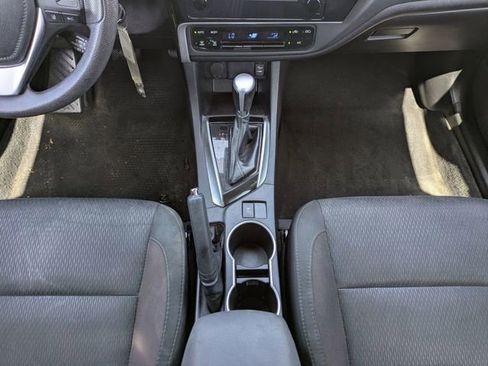 Used 2018 Toyota Corolla LE FWD image 18