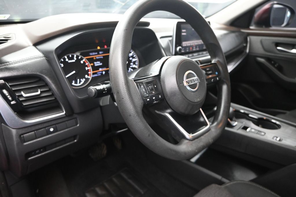 Used 2021 Nissan Rogue SV FWD image 12