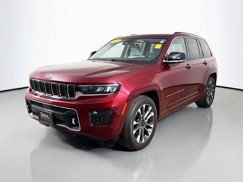 Used 2023 Jeep Grand Cherokee Overland w/ Luxury Tech Group IV AWD/4WD image 4