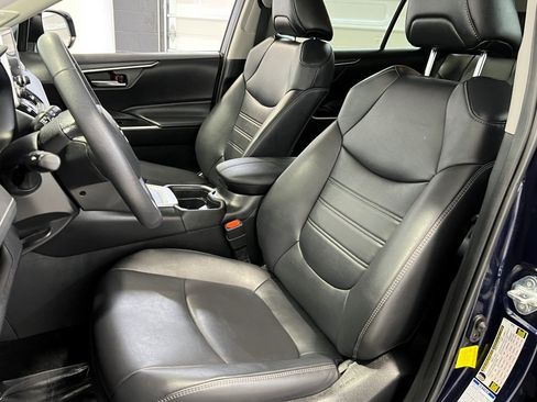 Used 2021 Toyota RAV4 XLE Premium image 26