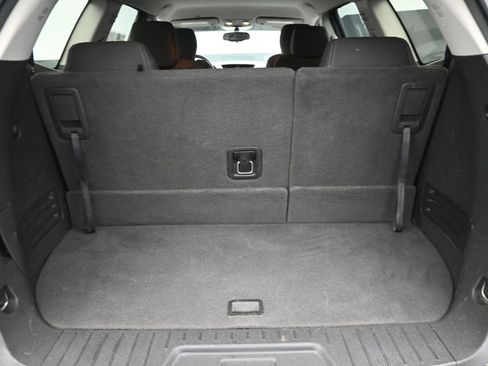 Used 2017 Chevrolet Traverse LT w/ Style and Technology Package image 11