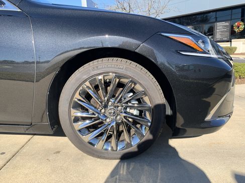 Certified 2025 Lexus ES 300h w/ Luxury Package image 13