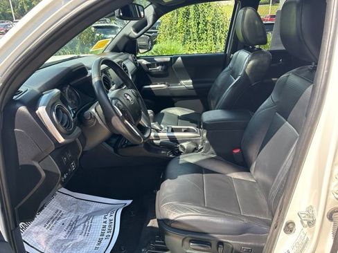 Used 2021 Toyota Tacoma Limited AWD/4WD image 25