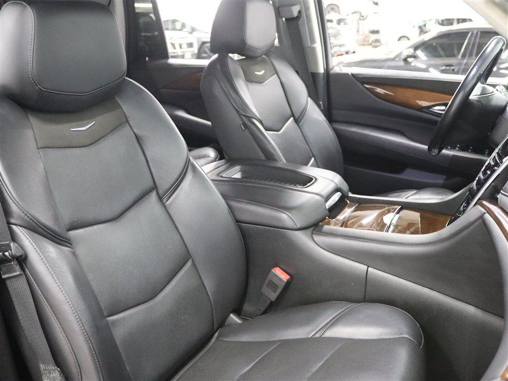 Used 2019 Cadillac Escalade Premium Luxury AWD/4WD image 19