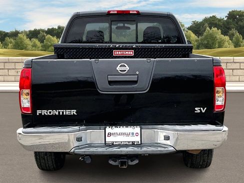 Used 2015 Nissan Frontier SV image 4