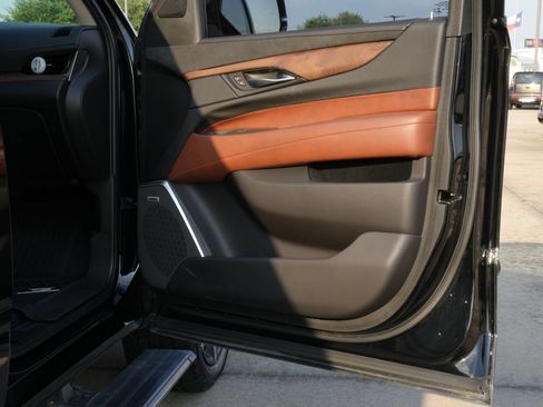 Used 2019 Cadillac Escalade ESV Premium Luxury RWD image 22